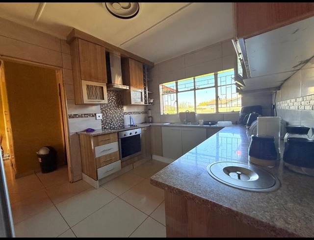 3 BEDROOM HOUSE FOR SALE IN VANDERBIJLPARK CW 4
